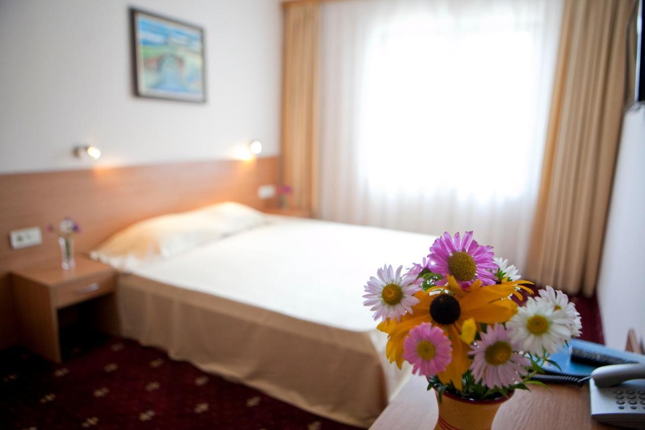 Hotel Coop Rozhen Pamporovo Exterior photo